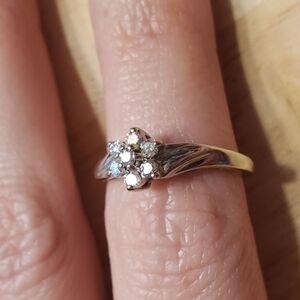 Elegant White Gold Floral Ring